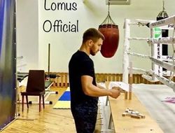 фото - Ломаченко отрабатывает тройной левый хук, Хабиб мчит в Абу-Даби, Дортикос танцует как Джексон — соцсети