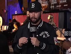 фото - Тони Белью: Усик принёс изделия, а я принёс купюры