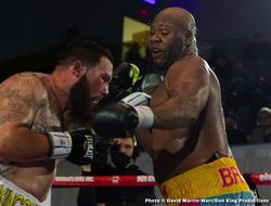 фото - Есть апсет: сиськастый проспект-супертяж потерпел дебютное поражение — видео