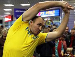 фото - (Результаты + Видео) Александр Устинов разбомбил Кертсона Мансвелла