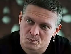 фото - Стало известно, сколько ещё боёв проведёт Усик 