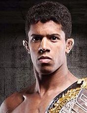 Адриано Мораес