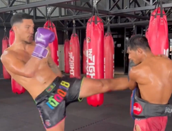 фото - Джей Опетая — страшный человек. Смотрите как он лупит ногами в Таиланде