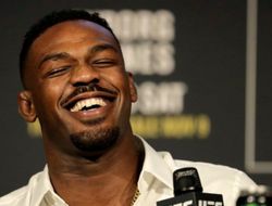 фото - У Джона Джонса опять проблемы? Его обвиняют в домогательствах и не только