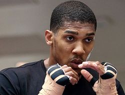 фото - Энтони Джошуа — о подбородке Владимира Кличко