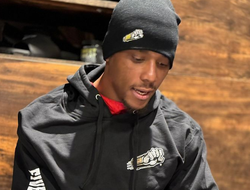 фото - Экс-чемпион Хилл выступит в шоу Макгрегор-Чендлер. У него уже есть соперник