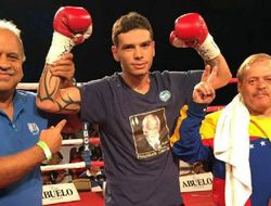 фото - Первый апсет года! Роджер Гутьеррес отобрал титул у Рене Альварадо и поквитался за поражение (+ видео)