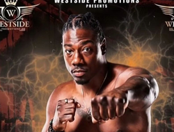 фото - Экс-чемпион хэвивейта нокаутировал соперника в первом раунде