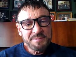 фото - Усик целиком и полностью сводил Джошуа в школу — экс-тренер Паркера и Туа