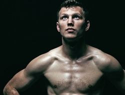 фото - Обидчик Плотникова «Шершень» Хорн перебоксировал чемпиона ЕС