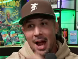 фото - Обозреватель ММА нагрубил фанам: «Просто заткнитесь!»