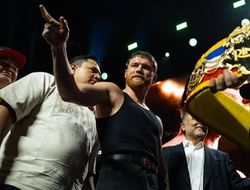 фото - Канело проиграл Кроуфорду. Сауль выступил с заявлением