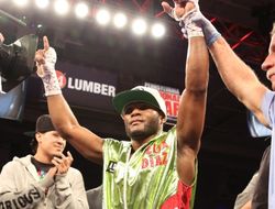 фото - Феликс Диас сначала получил ничью, а потом и победу над Васкесом