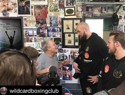 фото - Рой Джонс принял челлендж Ломаченко, Бетербиев благодарит за молитвы, Фьюри зашёл к Роучу — соцсети