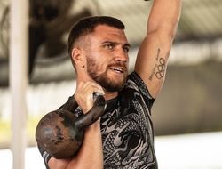 фото - Ломаченко и Кэмпбелл завершают лагерь, боксёры поздравляют с Днём Независимости, Хабиб в бассейне — соцсети 