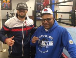 фото - Ковалёв впечатлён головой тренера, 50-летний Рой Джонс, Беспутин уменьшился? — соцсети