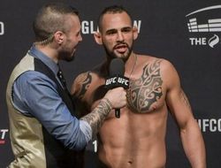 фото - UFC 245: Робби Лоулер подерётся с Сантьяго Понзиниббио