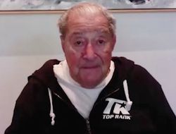 фото - Арум высказался о боях Ломаченко – Камбосос и Бетербиев – Бивол