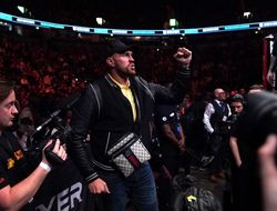 фото - Промоутер Фьюри прокомментировал слухи о переносе боя с Усиком