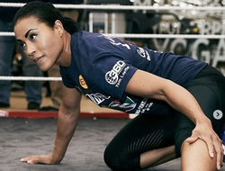 фото - Кличко провёл мастер-класс, Диллэшоу с трофеем, топ-10 фильмов про единоборства — соцсети 