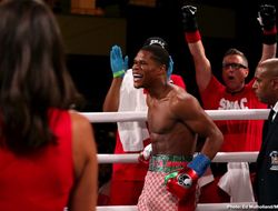 фото - Хэйни заглядывает за спину Линареса, о Ломаченко уже не вспоминает