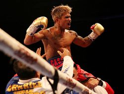 фото - Касимеро защитил титул, нокаутировал африканца Микаха