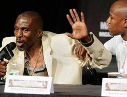 фото - Роджер Мэйуэзер: «Де Ла Хойе уже надрали задницу, потому он и бесится»