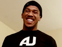 фото - Энтони Джошуа быстро забил Мэтта Скелтона