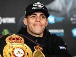 фото - Брайан Кастаньо досрочно побил Уэйла Омотосо