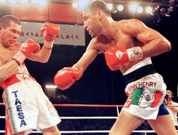 фото - Деды ещё не навоевались: Чавес зовёт Де Ла Хойю помериться силами