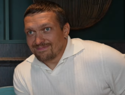 фото - Усик рассказал о разговоре с мамой после победы над Фьюри