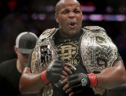 фото - «Он провоцирует сердечные приступы у рефери!» Кормье восхищён мощью Энганну