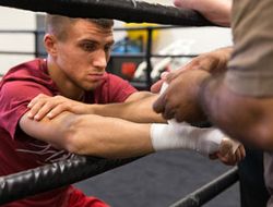 фото - Видео: невероятная скорость рук Василия Ломаченко