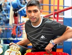 фото - Амир Хан: «Пакьяо проиграл, согласившись на темп Мэйуэзера»