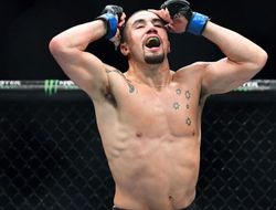 фото - Слух: бой Роберта Уиттакера и Исраэля Адесанья возглавит UFC 243