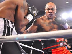 фото - Амир Мансур не смог нокаутировать Мориса Харриса