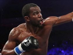 фото - Джесси Харт дебютировал в полутяжах победой над Салливаном Баррерой