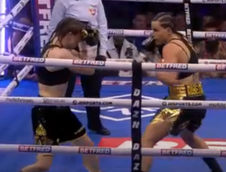 фото - Бой двух абсолютов: Кэмерон побила Тейлор — видео