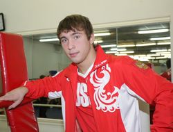 фото - Александр Беспутин уходит в профи, подписал контракт с Top Rank