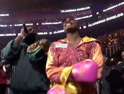 фото - Абсолютная легенда Шилдс догнала и избила Дэниелс: видео