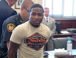 фото - Броунер «в бегах» — выдан ордер на арест боксёра