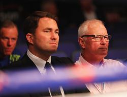 фото - Эдди Хирн поколотил отца. А тот доволен