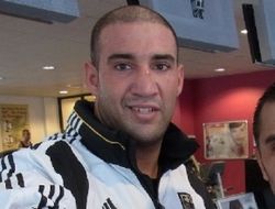 фото - Тепер «вынес» Рогана, Шварцкопф огорчил Уиттера, Красники вернулся с победой над дебютантом