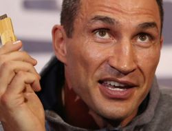 фото - Джошуа хотел купить флэшку Кличко, но кто-то дал за неё в 32 раза больше