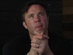 фото - Макгрегор избивал Мейвезера, считает матёрый ММАшник-аналитик