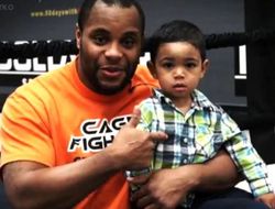 фото - UFC 173: Даниэль Кормье «усыпил» Дэна Хендерсона