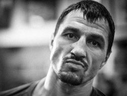 фото - Виктор Постол приехал в Шотландию к Джошу Тейлору: видео встречи