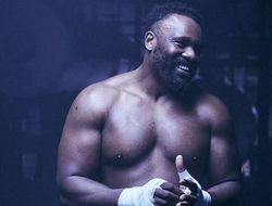 фото - «Усик просто греет пояса Джошуа». Чисора – о реванше и дерби Фьюри–Уайт