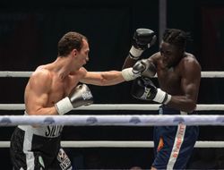 фото - Силягин не без проблем прошёл африканца Пази, Григорян защитил титул: видео