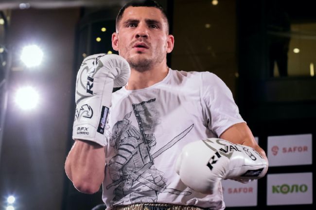 фото - Денис Беринчик и Виорел Симион провели открытую тренировку перед боем: фото